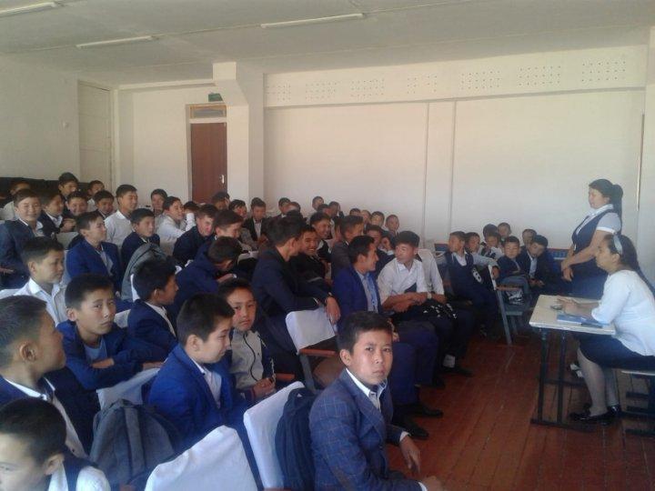 12.09.2018ж. Тәрбие ісі жөніндегі орынбасары Сембекова Батиманың басшылығымен Қарабалаева Гүлнар ұлдар жиналысын өткізді.