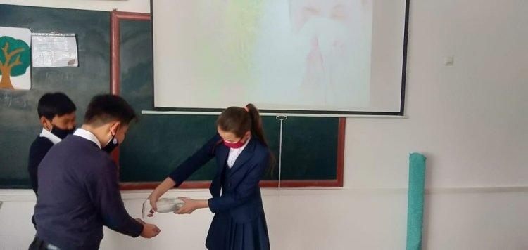Ас- адамның арқауы COVID-19 сақтану шаралары.